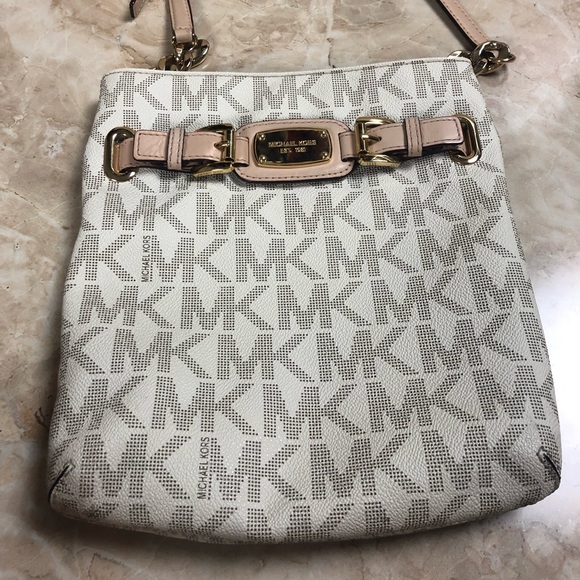 Michael Kors Handbags - Michael Kors Crossbody Purse